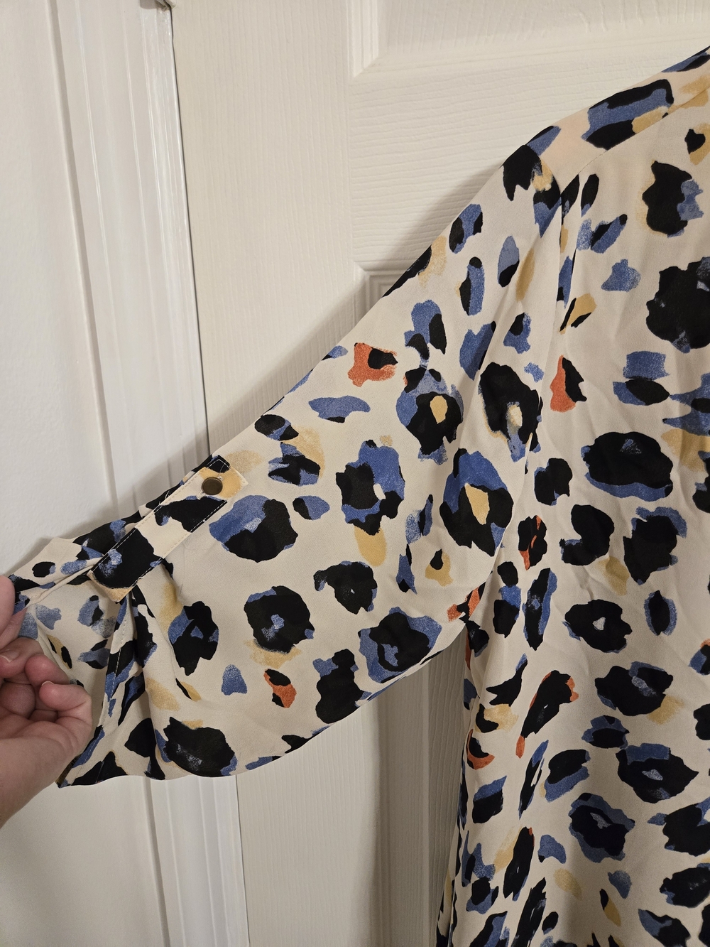 Cato Women’s Cream Animal Print Blouse with Blue & Black Spots Size 14/16W - Picture 4 of 7